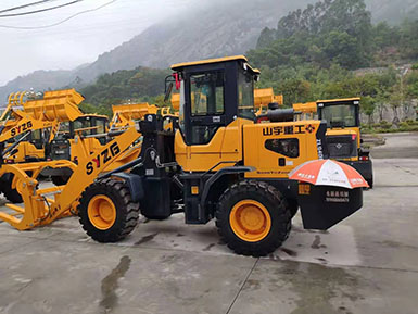 恭喜羅總喜提新車，山宇裝載機940走起，山宇重工，助您成功！